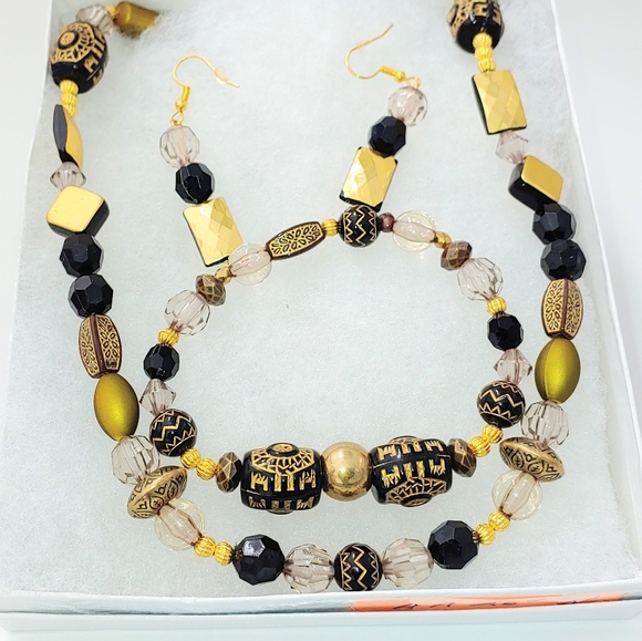 925NEB011 Handmade 3 pc. Gold and Black Necklace Set. - Picture 5 of 7